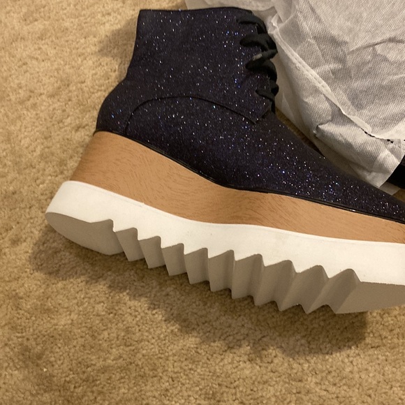 New trendy sparkle shoes - Picture 2 of 2